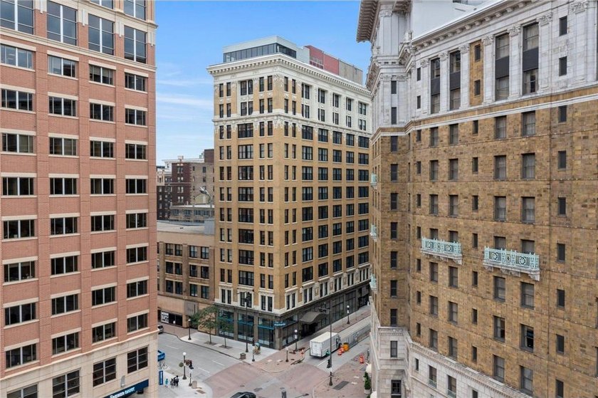 This beautifully updated Lowry condo offers multiple scenic - photo 18
