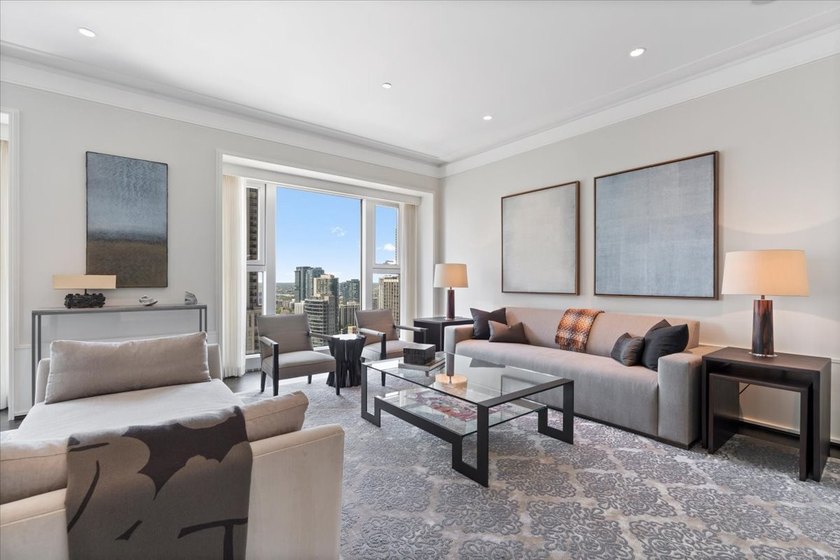 Perched high above the Gold Coast, this exceptional residence - photo 5