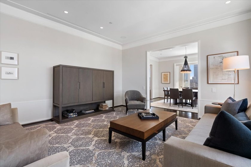 Perched high above the Gold Coast, this exceptional residence - photo 9