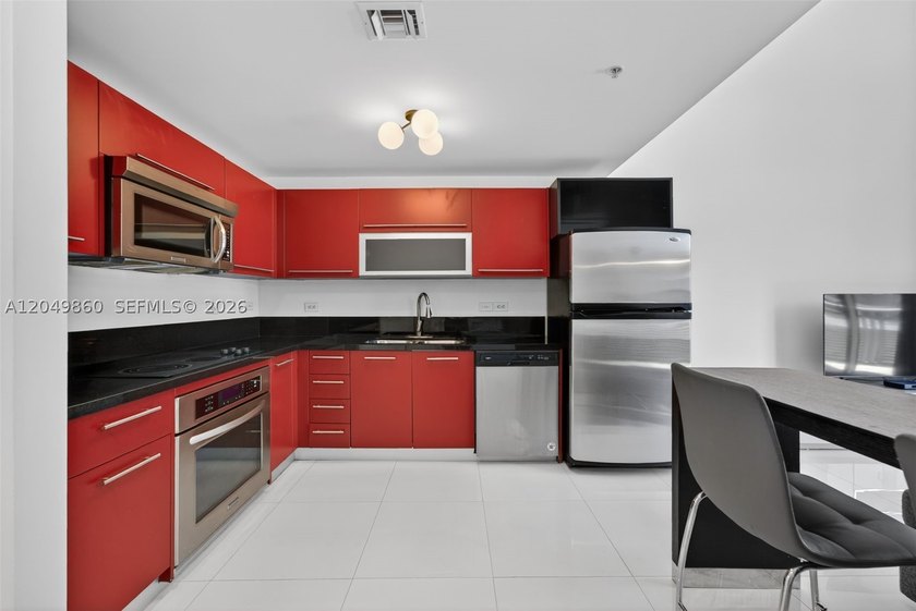 Spectacular loft with stunning urban views in a prime Downtown - photo 3