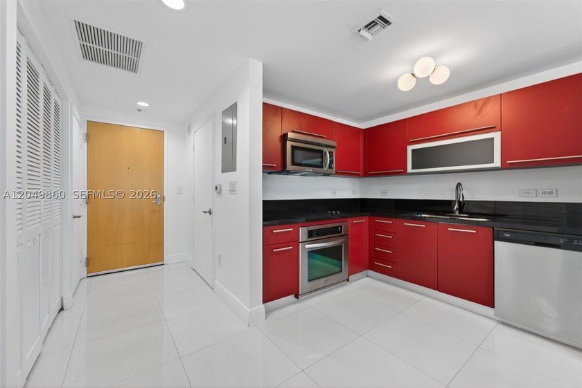 Spectacular loft with stunning urban views in a prime Downtown - photo 4