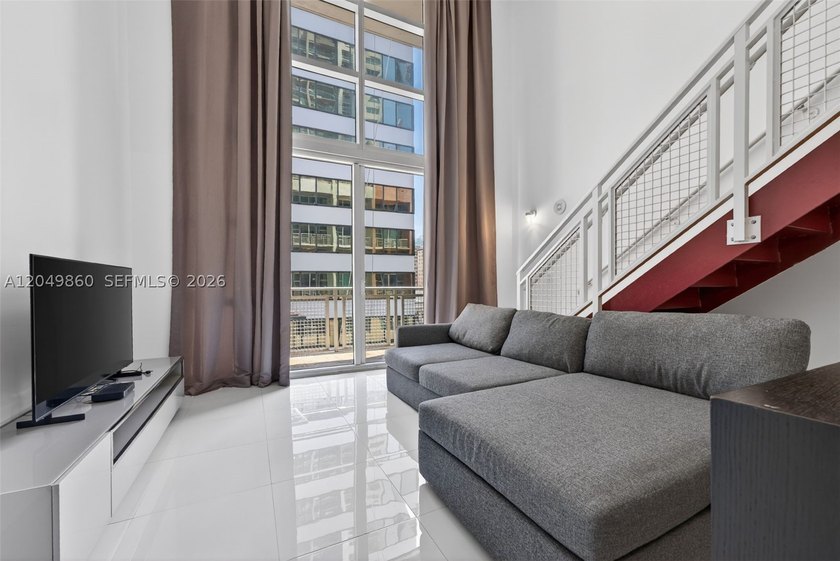 Spectacular loft with stunning urban views in a prime Downtown - photo 8