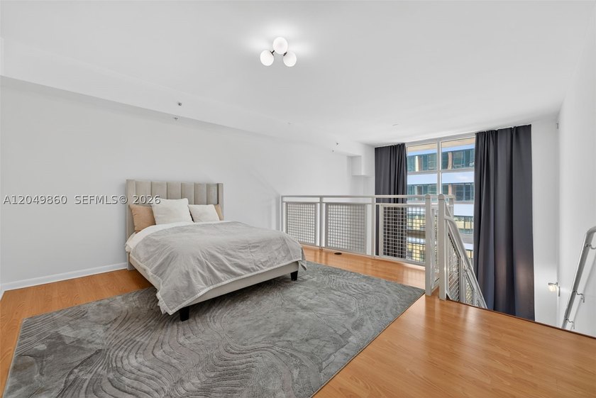 Spectacular loft with stunning urban views in a prime Downtown - photo 10