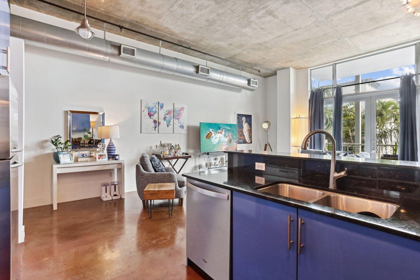 Delray Beach Downtown living! Located just 1.5 blocks from - photo 6