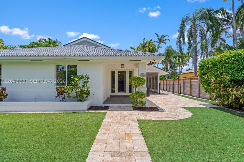 Ideally located in desirable East Hollywood, just minutes from - photo 6