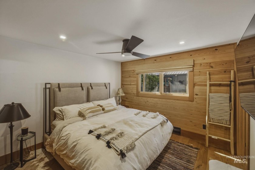 Welcome to an extraordinary opportunity on the shores of Payette - photo 20