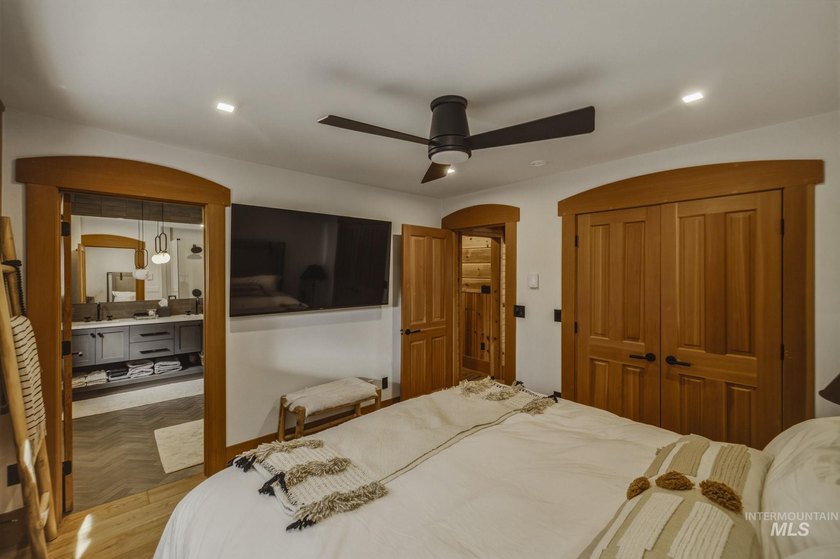 Welcome to an extraordinary opportunity on the shores of Payette - photo 21