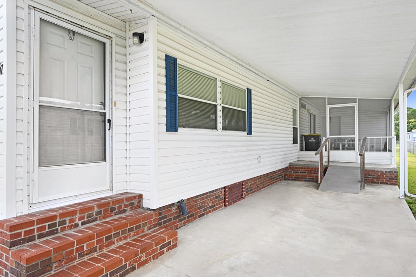 SUPER SPACIOUS Located in 55 plus community beautifully - photo 4