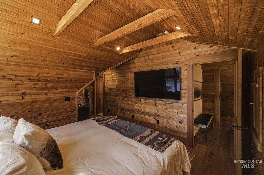 Welcome to an extraordinary opportunity on the shores of Payette - photo 25