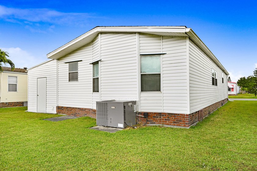 SUPER SPACIOUS Located in 55 plus community beautifully - photo 5