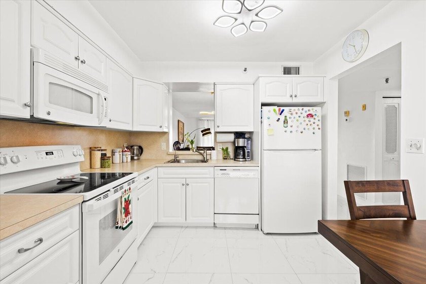 Gorgeous newly updated condo in the heart of Deerfield Beach! - photo 6