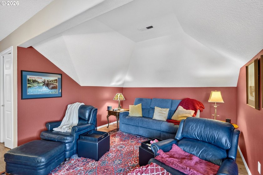 Pride of Ownership Shines in Highland Park at Pleasant Valley - photo 33