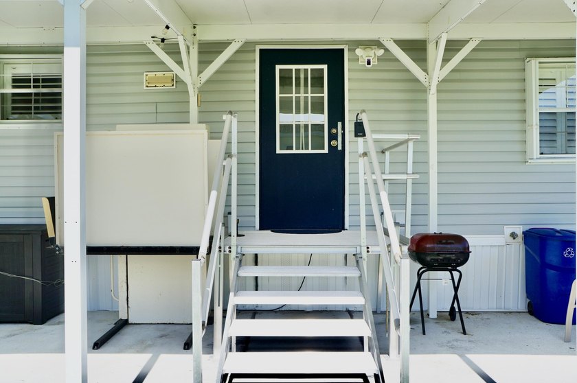 RARE FIND! 3 bedrooms/2 baths. Built in 2006. PET FRIENDLY. 2019 - photo 4