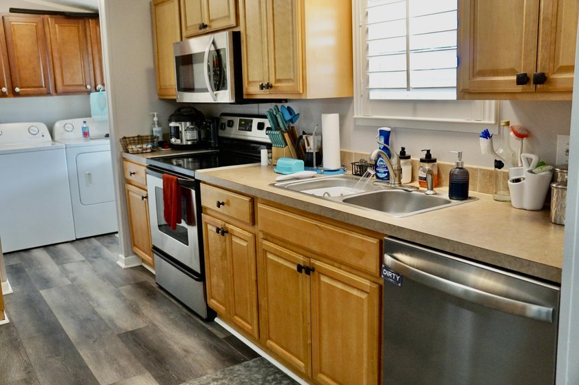 RARE FIND! 3 bedrooms/2 baths. Built in 2006. PET FRIENDLY. 2019 - photo 6