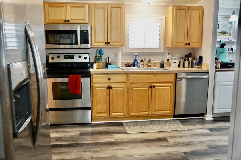 RARE FIND! 3 bedrooms/2 baths. Built in 2006. PET FRIENDLY. 2019 - photo 7
