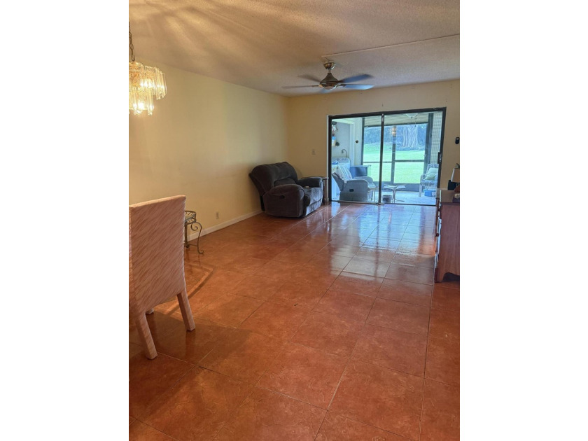 Welcome to this 900 square-foot condominium located in the Isle - photo 2