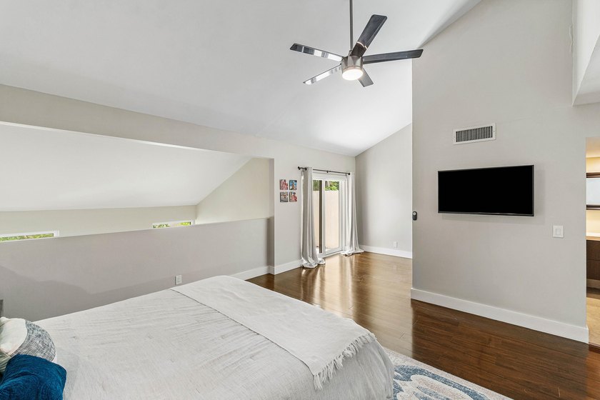 Immaculate and Beautiful 3 bedroom, 2.5 bath townhouse. Roof - photo 16