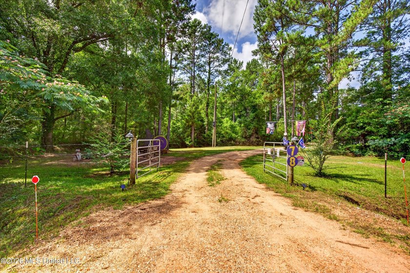 Escape to your own private outdoor paradise with this 3-bedroom - photo 8