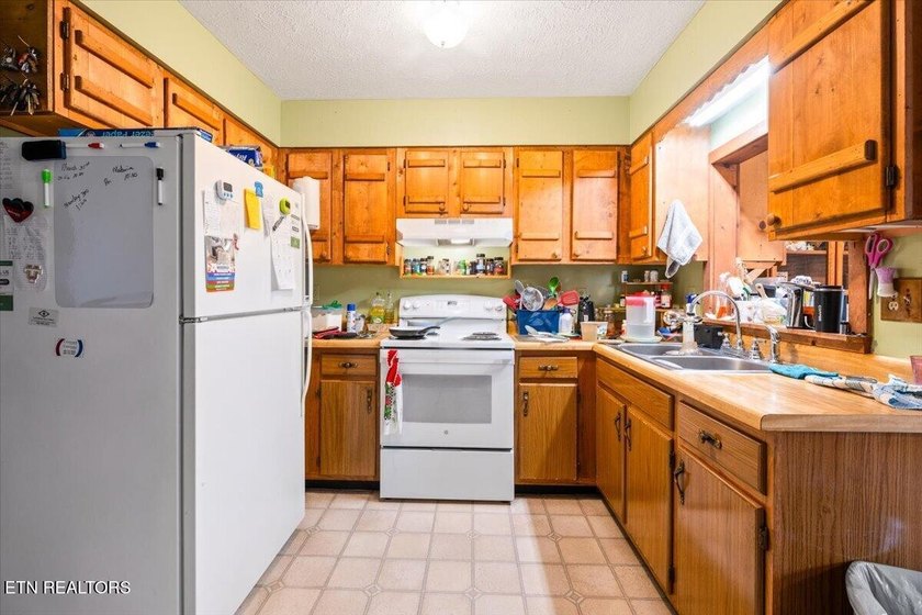 Welcome to this property, which includes 439 and 447 Rogerston - photo 32