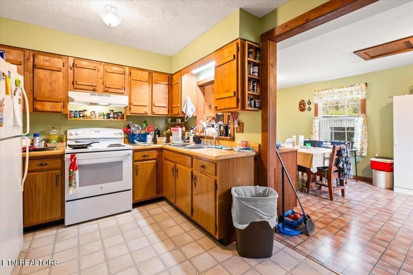 Welcome to this property, which includes 439 and 447 Rogerston - photo 33