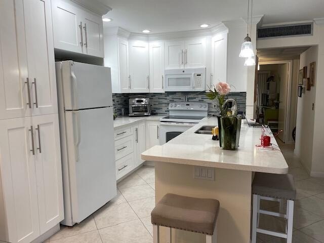 Welcome to this charming 2-bedroom, 2-bathroom villa in Delray - photo 5