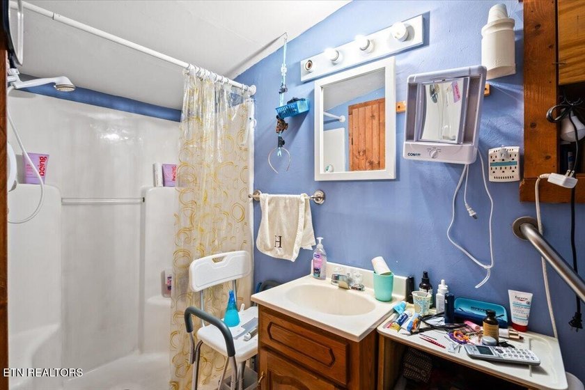 Welcome to this property, which includes 439 and 447 Rogerston - photo 40