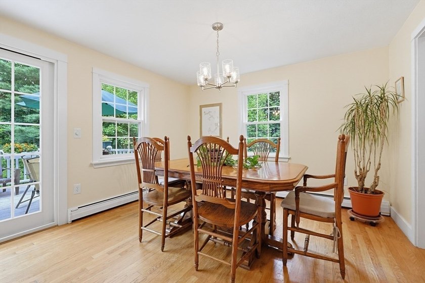 Sun-drenched 4-bed, 2.5 bath, 3-story Raised Cape in a private - photo 10