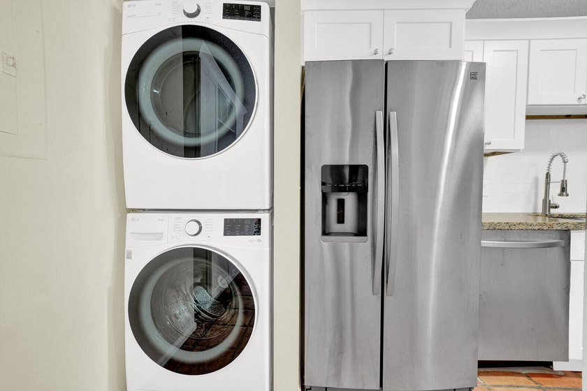 Discover this charming 1 bedroom, 1 bathroom condo in a prime - photo 3