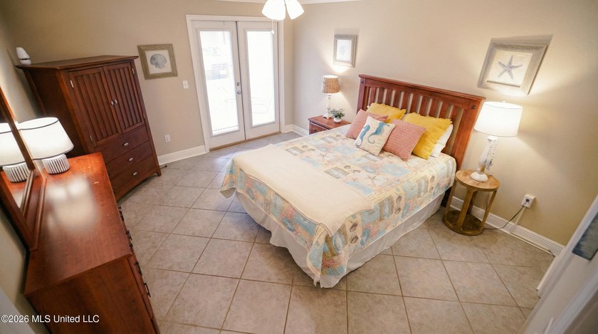 Beautiful 2 bedroom 2 bathroom, FULLY FURNISHED, TURNKEY condo - photo 3