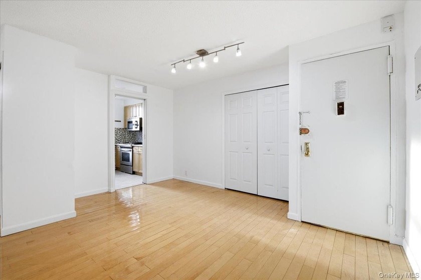 Sun-Filled 1-Bedroom + Office Corner Unit in Forest Hills Bright - photo 7