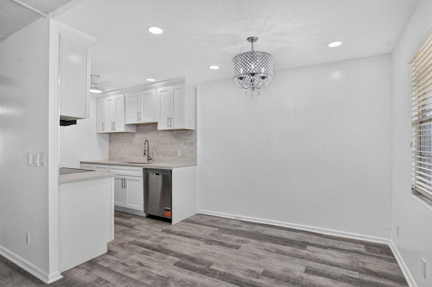 Welcome home! This freshly renovated, 3rd-floor 2-bed, 1.5-bath - photo 6