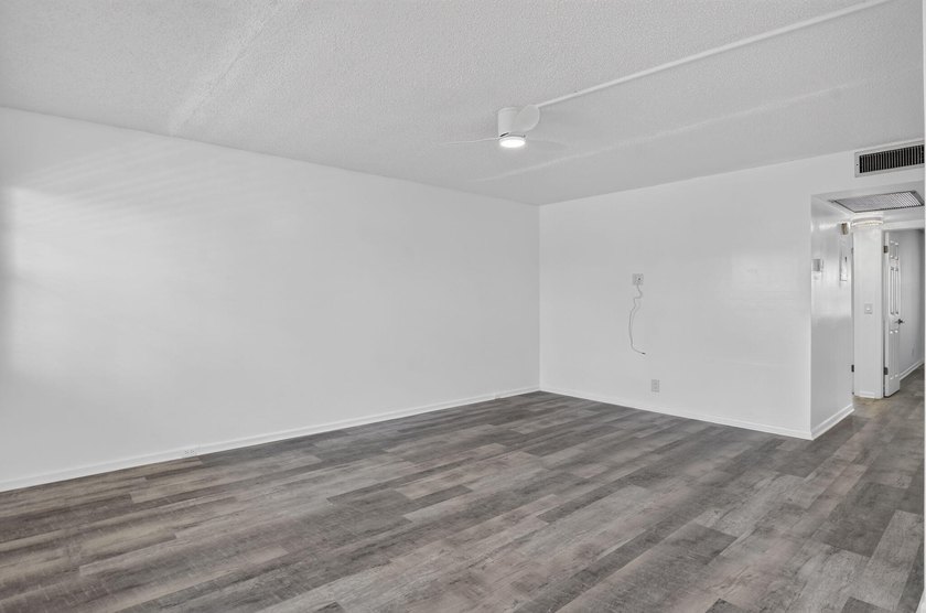Welcome home! This freshly renovated, 3rd-floor 2-bed, 1.5-bath - photo 7