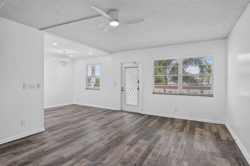 Welcome home! This freshly renovated, 3rd-floor 2-bed, 1.5-bath - photo 9