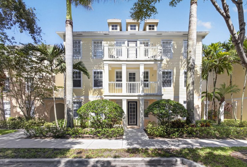 Rare Ground-Floor End Unit w/One-Car Garage In The Heart Of - photo 2