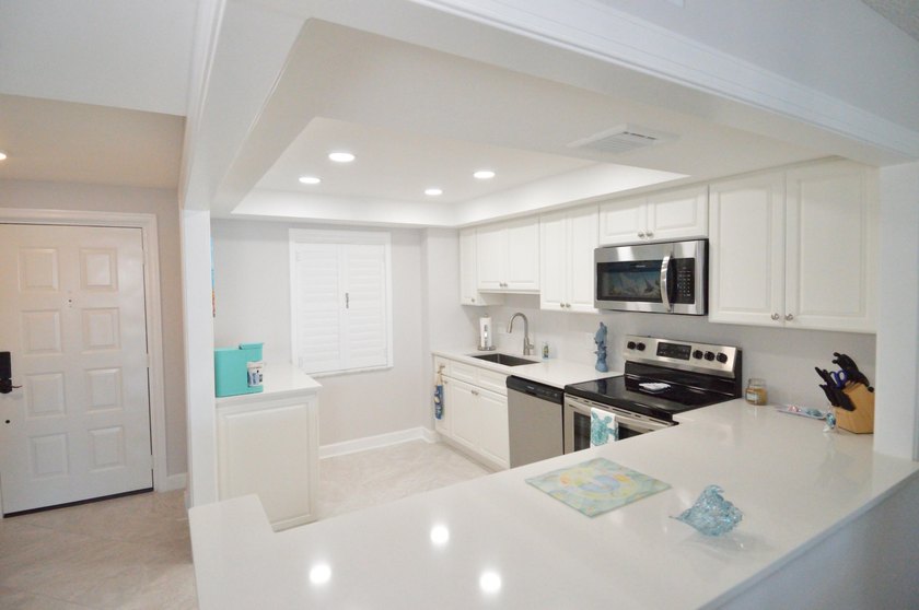 Enjoy waterfront living in this beautifully updated 2-bedroom - photo 4