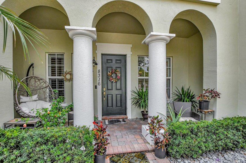Modern, Move-In Ready Townhome in Central Park - Low HOA, Prime - photo 2