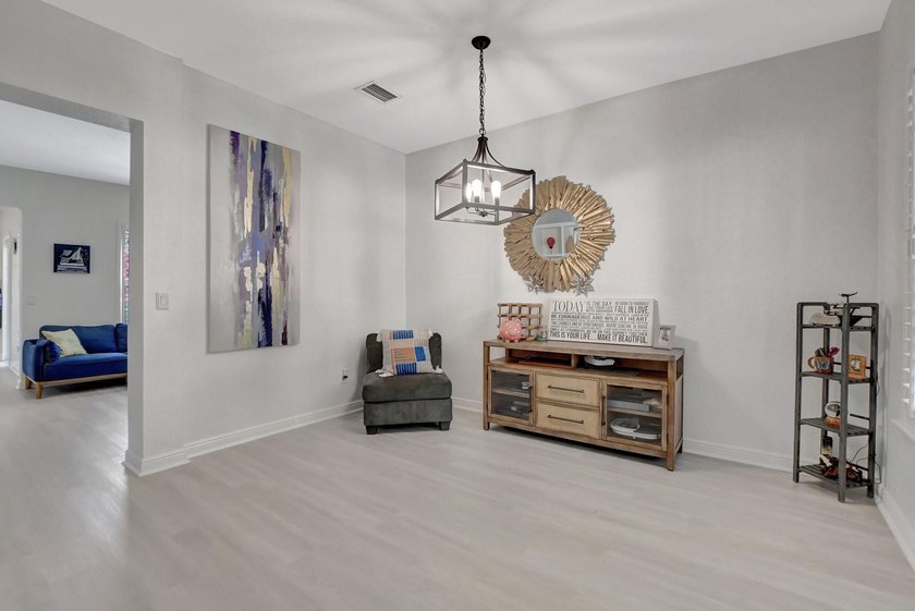 Modern, Move-In Ready Townhome in Central Park - Low HOA, Prime - photo 4