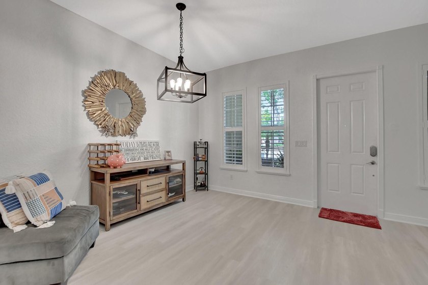 Modern, Move-In Ready Townhome in Central Park - Low HOA, Prime - photo 6