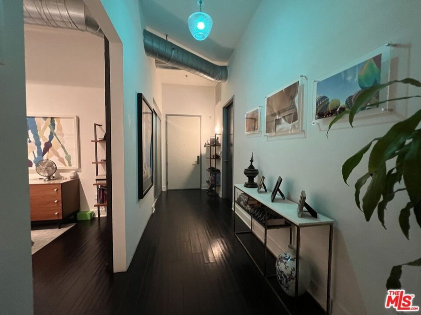 Welcome to Steel Lofts, one of the Marina Arts District's most - photo 7