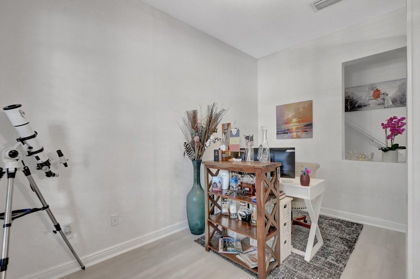 Modern, Move-In Ready Townhome in Central Park - Low HOA, Prime - photo 7