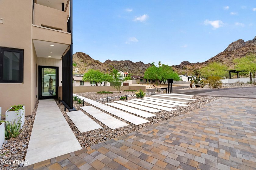 Exceptional New Build in Biltmore Highlands! This architectural - photo 8