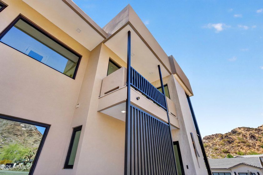 Exceptional New Build in Biltmore Highlands! This architectural - photo 9