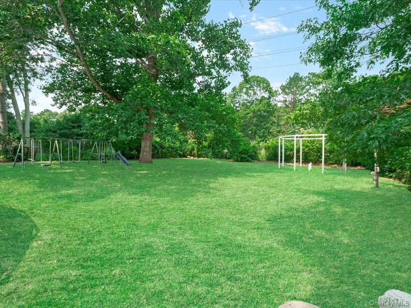 Welcome to 269 Carleton Dr E. Nice ranch located in a quiet - photo 19