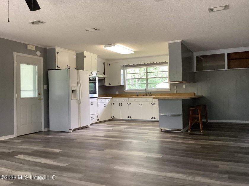 Have you been looking for a 4 bedroom 2 bath brick home with a - photo 3