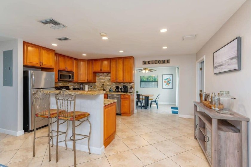 Beautifully updated and meticulously maintained home in a great - photo 5