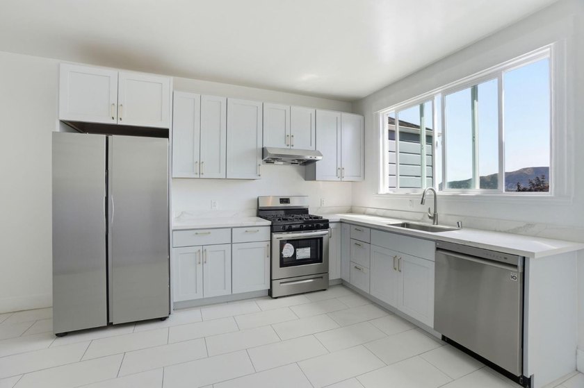 Welcome to 291 Raymond Ave, a move-in ready home in sunny - photo 6