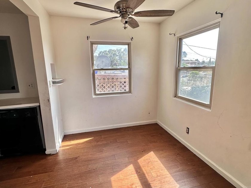 Welcome to 4156 Franklin Ave, San Diego! This 3-bedroom, 2-bath - photo 12