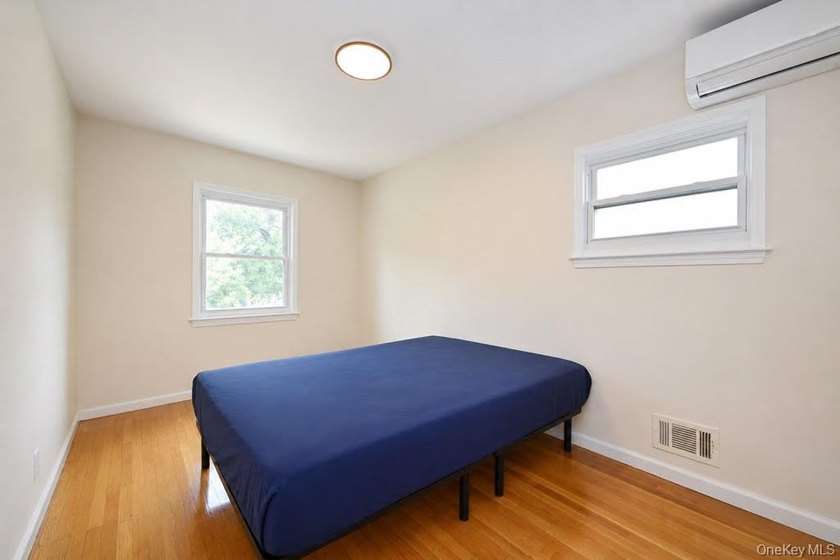 Welcome to this beautifully updated semi-detached single-family - photo 13