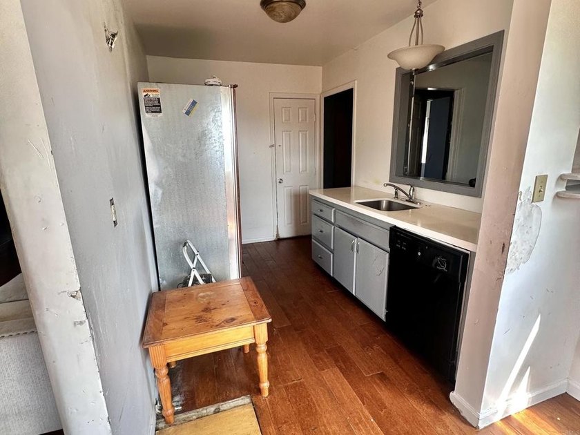 Welcome to 4156 Franklin Ave, San Diego! This 3-bedroom, 2-bath - photo 13