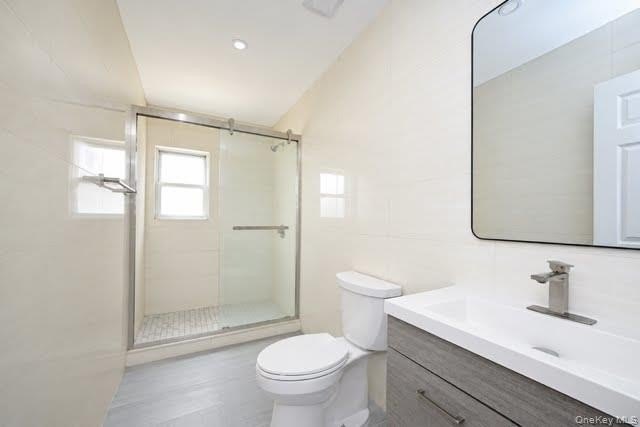Welcome to this beautifully updated semi-detached single-family - photo 15